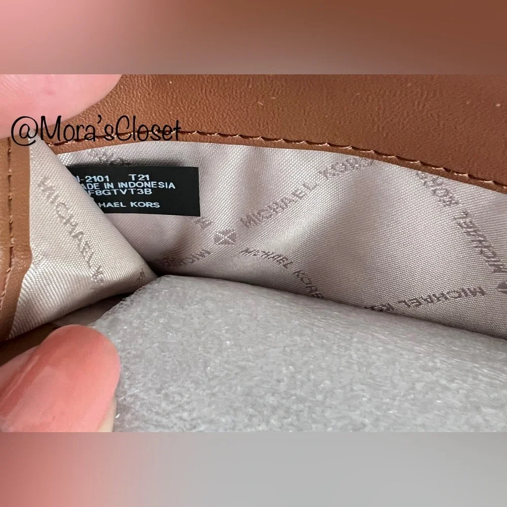 🦋Michael Kors Large Continental Wallet/Wristlet Vanilla
